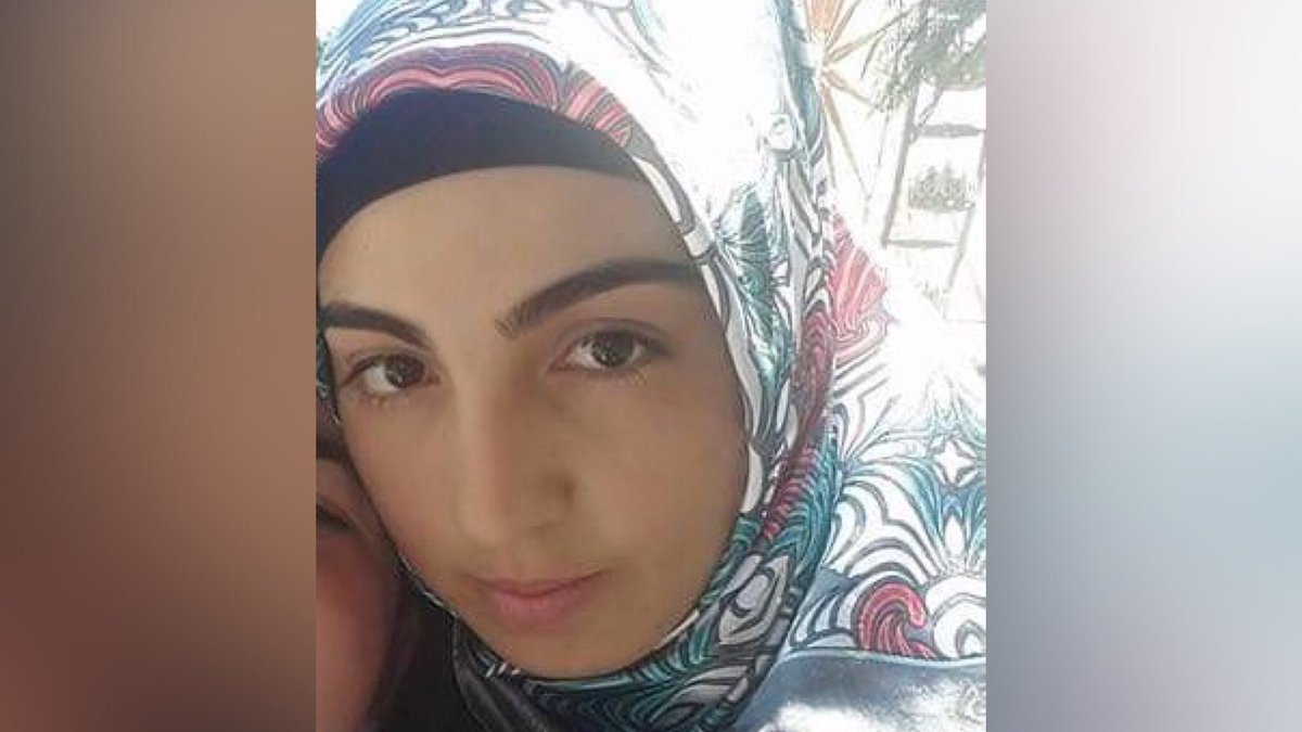 #SeldaMuti Antalya’da iki çocuğuyla birlikte, evli olduğu erkek Onur Muti tarafından pompalı tüfek ile öldürüldü.

Son 2 günde 3 kadın çocuklarıyla birlikte öldürüldü. Kadınların ve çocukların özgürce yaşadığı bir dünyayı mücadelemizle kuracağız.
#KadınCinayeti