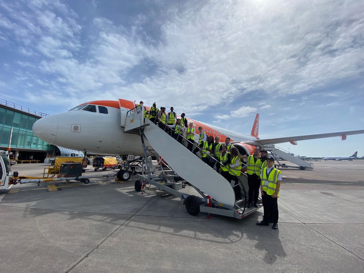 MAComRels's tweet photo. Feels like we are finally back out in the community. 
Yesterday with @DHLjobs we hosted aviation students from @TheMcrCollege at @manairport. Today we are outreaching at the #MobberleyRoseQueen festival @mobberleyrq https://t.co/78hnvfKCDO