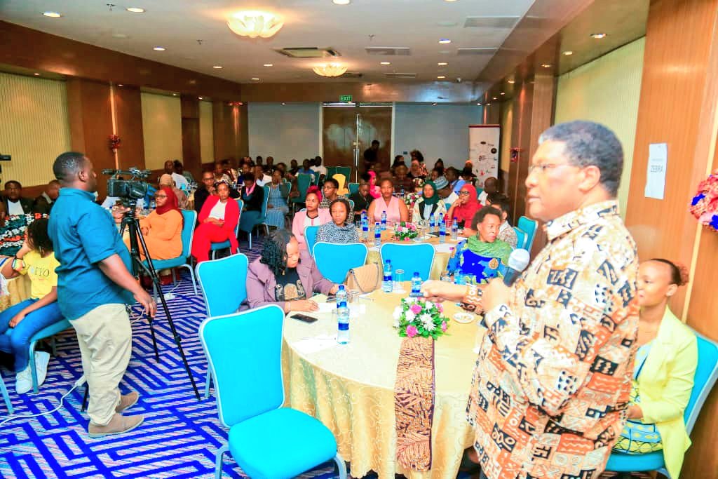 TAMWA_'s tweet photo. @TAMWA_ Leo Juni 18, 2022 kama mmoja wa wanachama wa mtandao wa @EndCEFM imeshiriki katika mdahalo wa kuangazia mabadiliko ya sheria ya ndoa ya 1971. Mdahalo uliandaliwa na mtandao huo kwa kushirikiana na @MsichanaUwezo kama sehemu ya maadhimisho ya #DAC2022 #ZamuYaWabunge https://t.co/VYxmqOoq02
