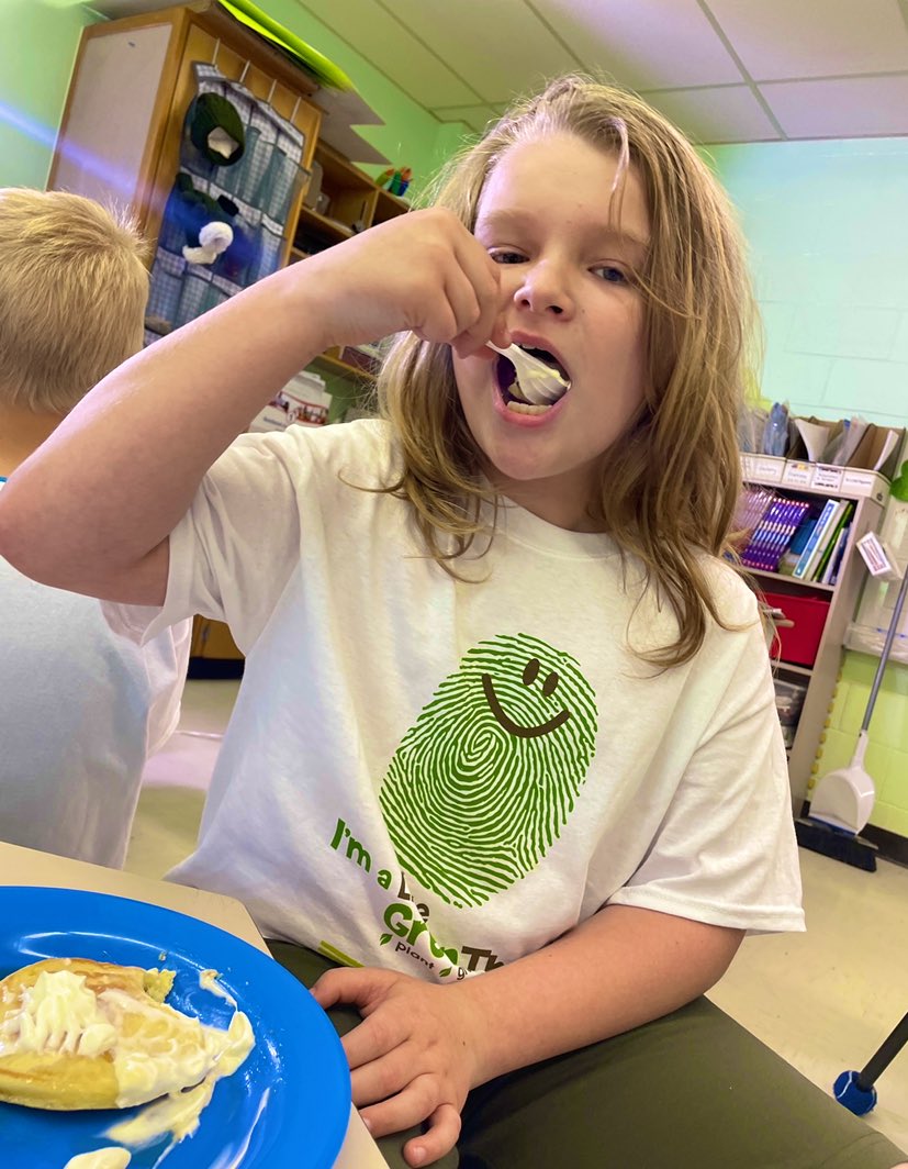 MsOickle's tweet photo. Pancake smiles for@miles @bpprimary https://t.co/sS4oUocTd0