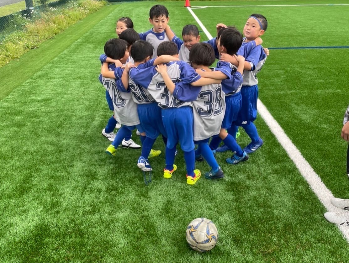 FC21971499's tweet photo. 【峡東郡内U8交流大会】
走る！走る！
この子達はいつの間にこんなに成長したのか？🤨
いい経験させていただきました‼️
対戦したチームの関係者の皆様、運営スタッフの皆様、本日はありがとうございました！
 #ヴァリエ都留 
 #峡東郡内大会 
 #u8サッカー https://t.co/UQ1h5bchJ1