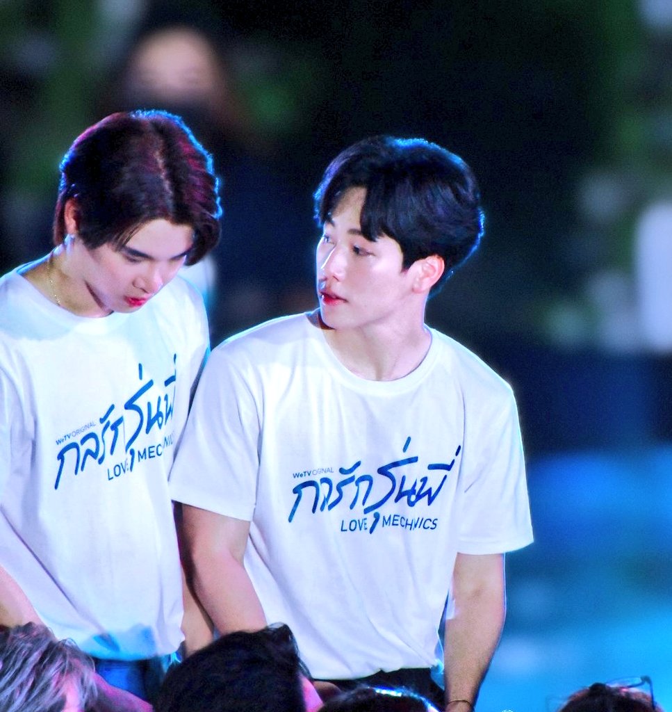 bb_natchy's tweet photo. อื้อออหืมมมมมม พี่วอร์เริ่มเลอออ
สายตาละมุนมากก วอร์ชอบก่อนไม่เกินจริง
#กลรักรุ่นพี่ #กลรักแรกพบ #หยิ่นวอร์ https://t.co/jCsflAMp7n