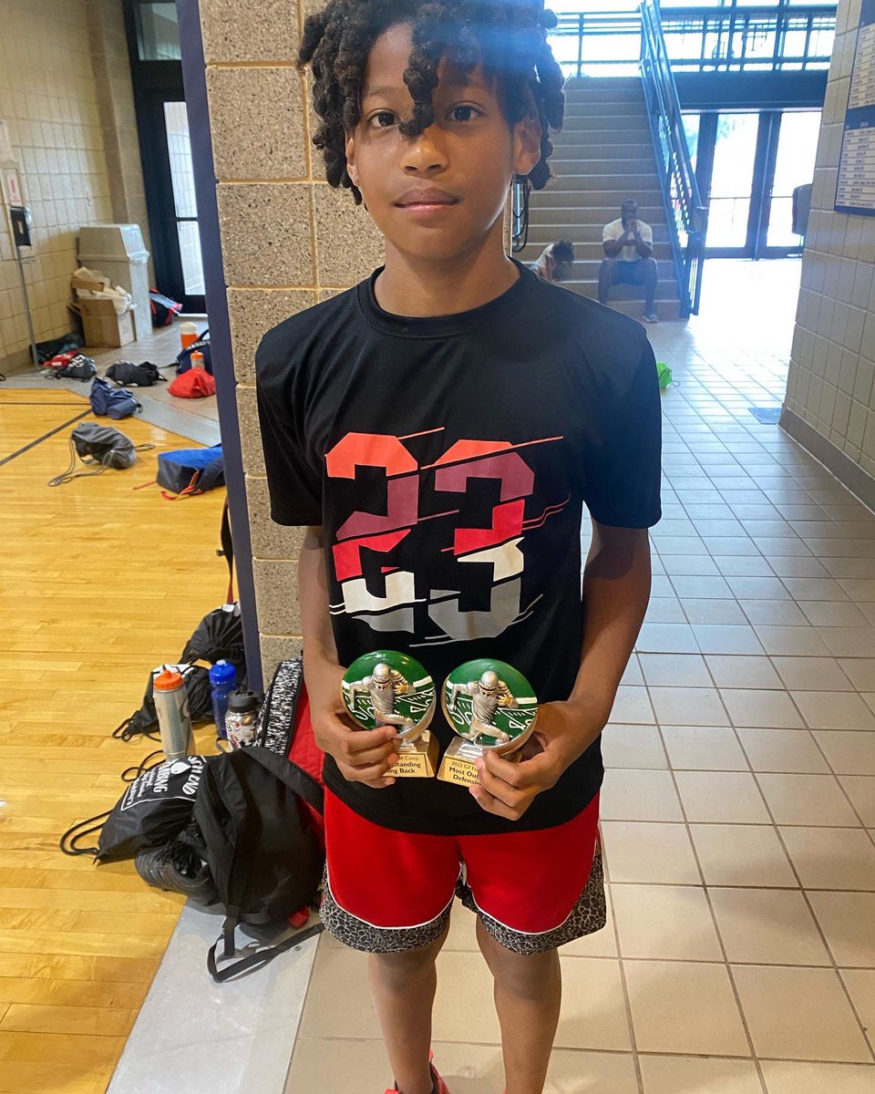 MosesdaCoach's tweet photo. Proud of this kid‼️
Brought home Most Outstanding Player at Running Back and Defensive Back at the G7 Football Camp
#PDfootball https://t.co/2NeWMwiTVp
