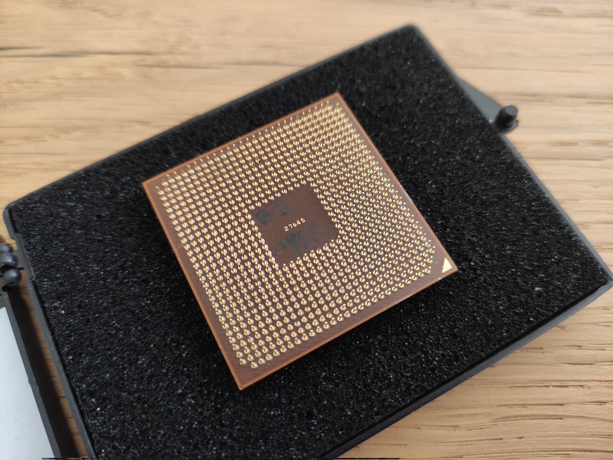 Loeschzwerg_3DC's tweet photo. One of my more rare CPU samples, an AMD Athlon 64 ClawHammer.
- Sockel 745
- K8 "ClawHammer"
- B3 Stepping
- 1800MHz
- AM8100068051
#amd #s745 #k8 #athlon64 #clawhammer https://t.co/4TQIn5luKp