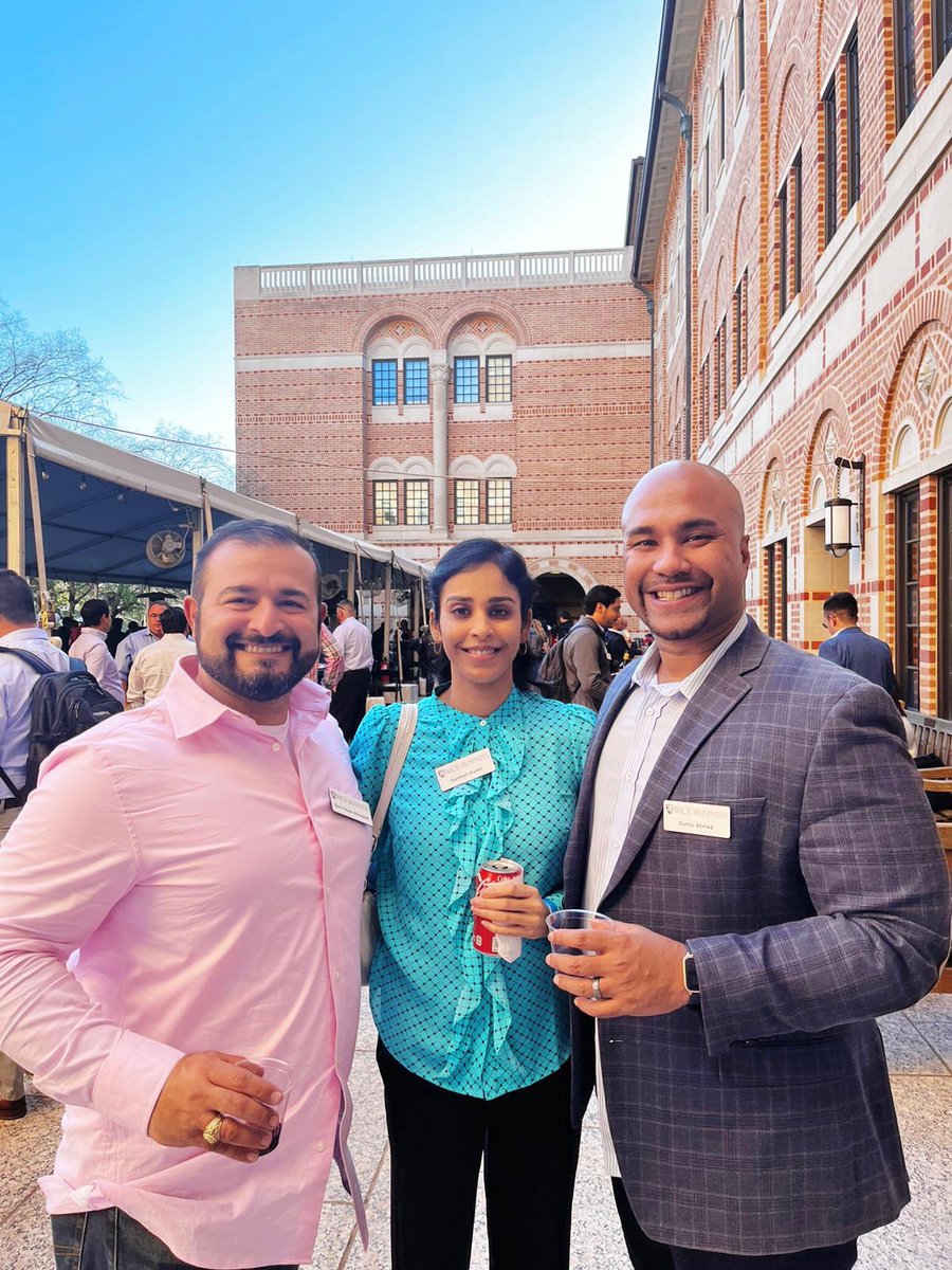 SoftwareSunny's tweet photo. We rise by lifting others 🚀

@Rice_Biz @MBAatRice @RiceUniversity 🙏🏾😊

#Rice #RiceBusiness #RiceMBA #Leadership #Strategy #Networking #Mentorship #Owls 🦉 https://t.co/cEPM9lQbdU