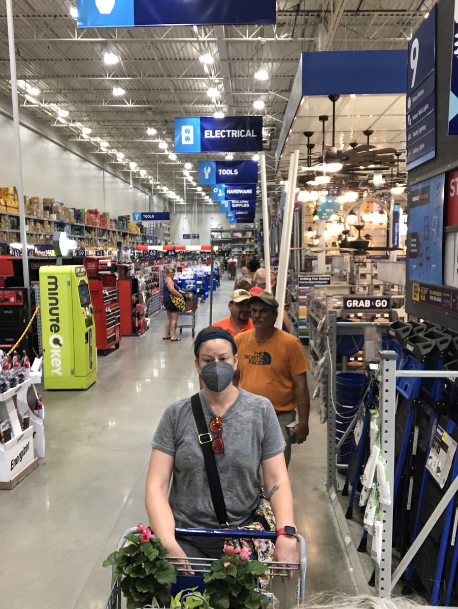 1jstorm's tweet image. ⁦@Lowes⁩ one line open entire east laburnum store on Father’s Day weekend!! Great job Lowes #worstever ⁦@HomeDepot⁩ next time your store