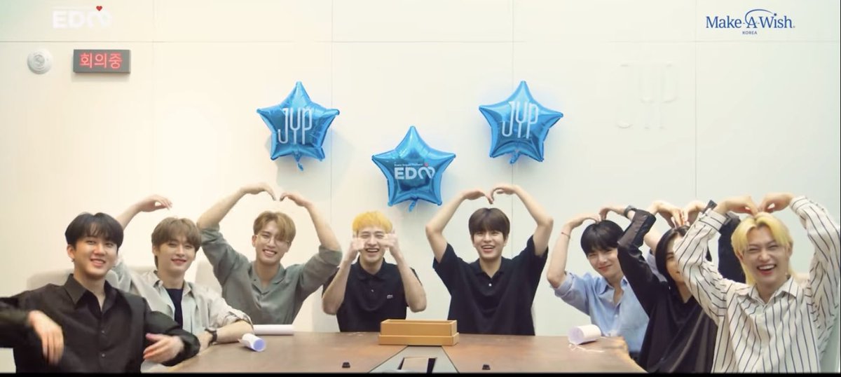 vyntage_lix's tweet photo. my heart hurts so much https://t.co/EIQIlImcgv