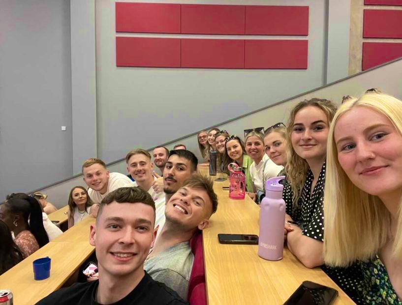 CT_1508's tweet photo. PE cohort 2021/2022🎉 @EdDCarline @wlv_eduPE https://t.co/SSR9hm6eoE