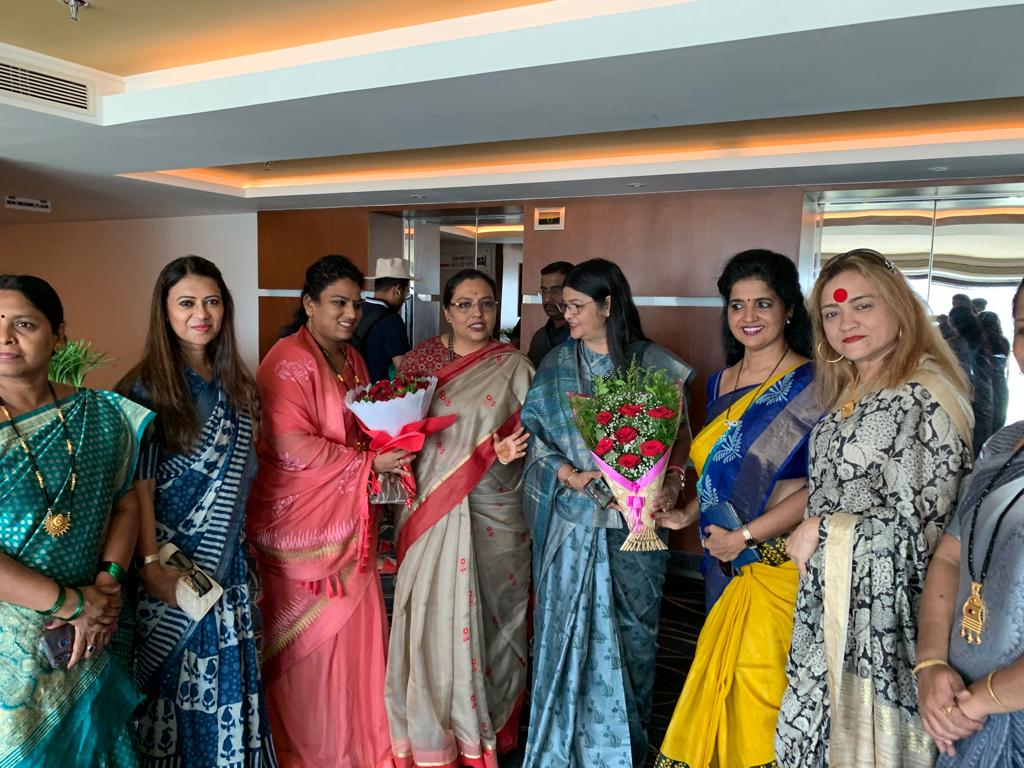MaharashtraPMC's tweet photo. पुणे येथील खेड तालुका येथे बालविकास मंत्री ना @AdvYashomatiINC ताई, आणि प्रदेश महिला काँग्रेसच्या अध्यक्षा @SandhyaINC ताई  महिला क्रॉंग्रेस पदाधिकारी व कार्यकर्त्यांचा भव्य मेळावा मध्ये उपस्थिती. 
@dnetta https://t.co/CFSBIJbRr9