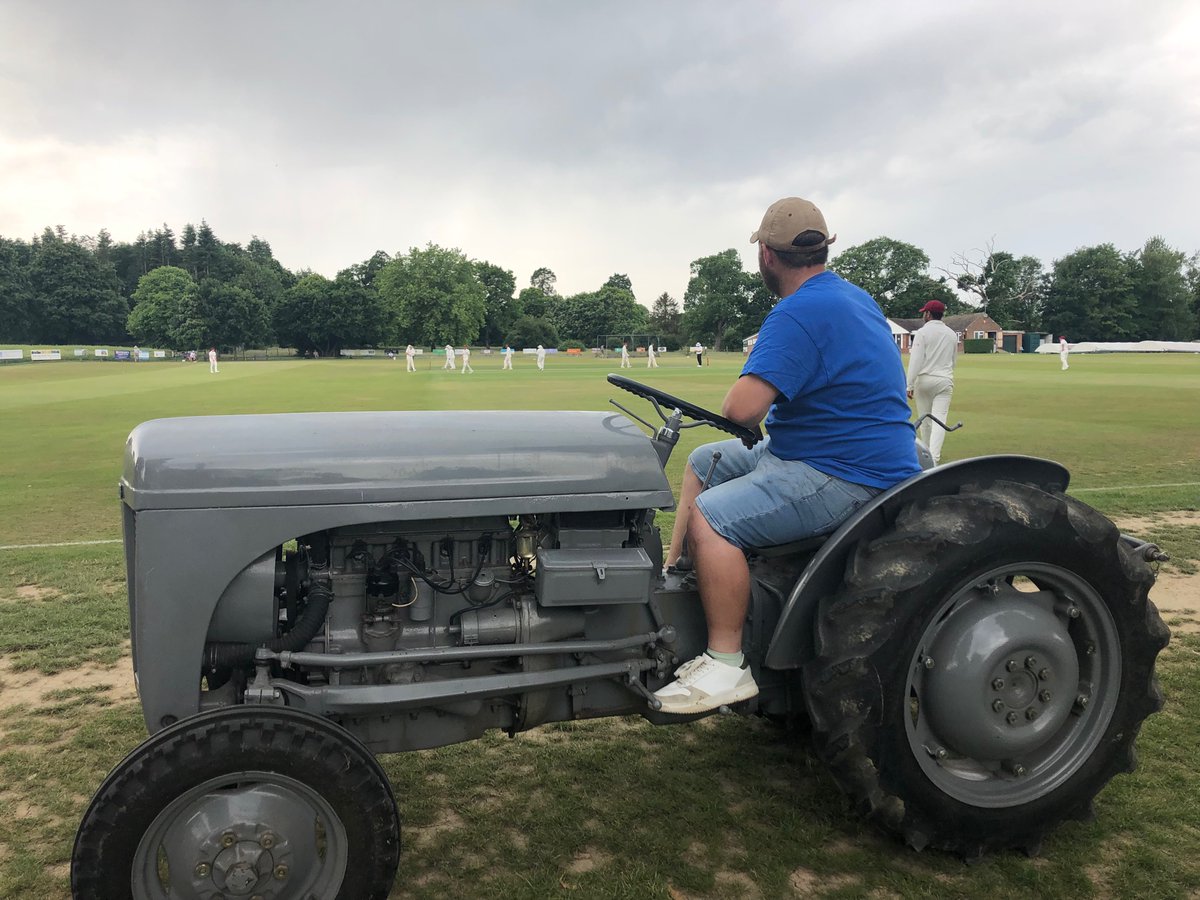 TenterdenCC1's tweet photo. Fred has perfected the art of subtly arriving to watch the game! π #FergusonTractor https://t.co/ZN2NMvncvj