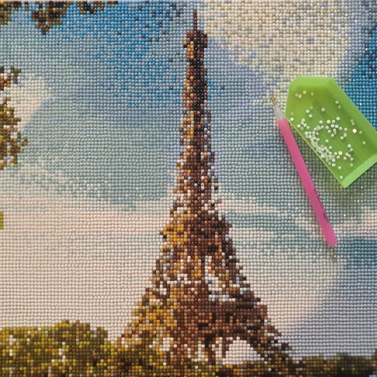 ErissaGallery's tweet photo. First time diamond painting &amp; can’t believe how relaxing it was 😌😍

#daimondpainting #daimondsart #eiffeltower https://t.co/EfqcEzE7ID