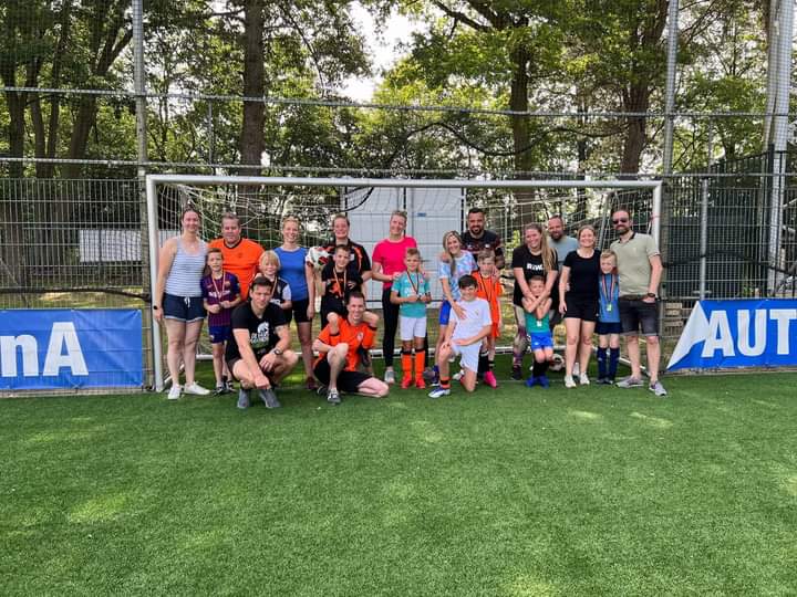 KVVLosser's tweet photo. Voor veel teams het hoogtepunt van het seizoen: de wedstrijd tegen de ouders. Dus ook voor onze JO9-2. https://t.co/U3pK9UBX7L
