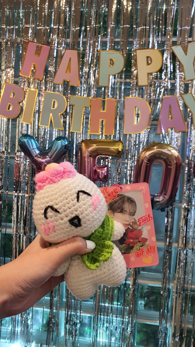 _cheonjaessa's tweet photo. me n my sister attended a cse today !! we couldnt stay for long cuz we had many other things to do pa but in the short time we were there we met rlly kind people 💛

this was also really just an excuse to go picture taking w my hehetmon WAHAHA 🤣💗

#ForTheLoveOfYeo 🌻💛 https://t.co/pihgaFf5Mw