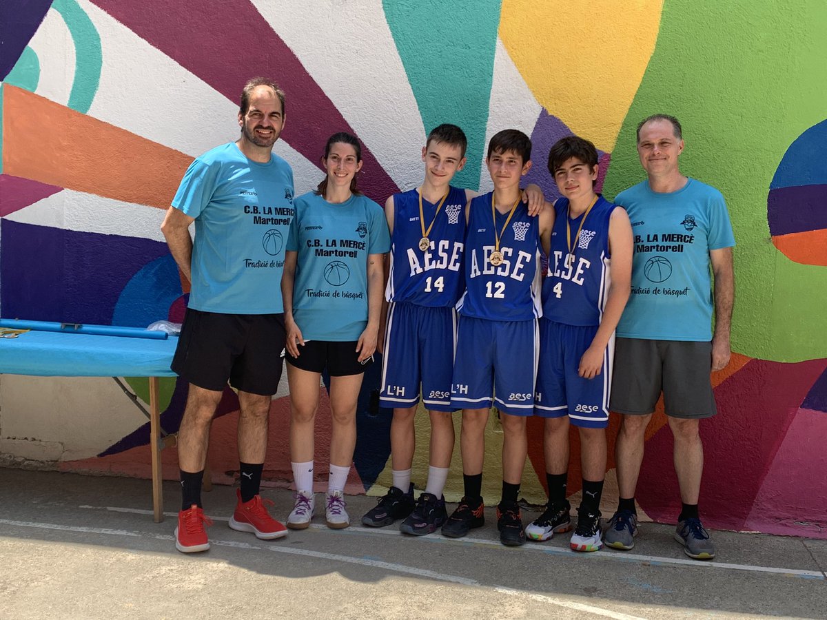 cblamerce's tweet photo. ⚪🔵 CLUB

🤝 Donem 400€ a Mans Mercedàries!

🥳 Acabem el 3x3 solidari amb 37 equips

🥇 Potreros (premini i mini)

🥇Almer (infantil)

🥇 Panatimankos (cadet)

🥇 Oncelillo (júnior, sènior i veterans)

#TradicióDeBàsquet
#CBLaMercè https://t.co/z4Ax3Aq5MX
