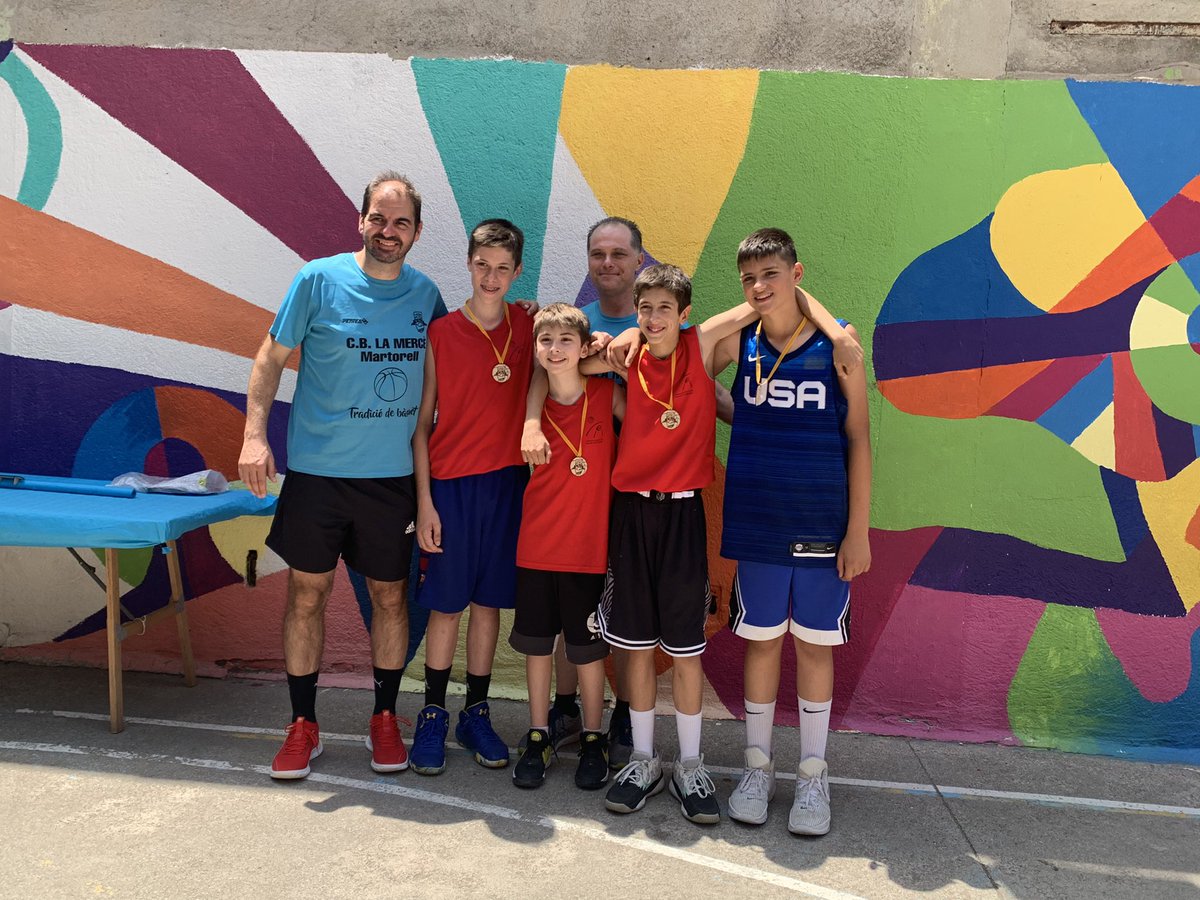 cblamerce's tweet photo. ⚪🔵 CLUB

🤝 Donem 400€ a Mans Mercedàries!

🥳 Acabem el 3x3 solidari amb 37 equips

🥇 Potreros (premini i mini)

🥇Almer (infantil)

🥇 Panatimankos (cadet)

🥇 Oncelillo (júnior, sènior i veterans)

#TradicióDeBàsquet
#CBLaMercè https://t.co/z4Ax3Aq5MX