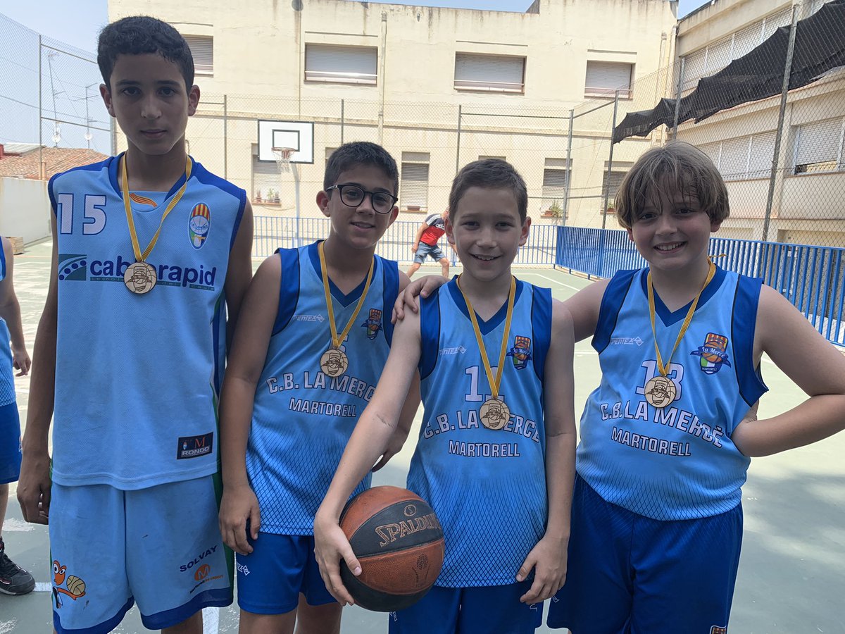cblamerce's tweet photo. ⚪🔵 CLUB

🤝 Donem 400€ a Mans Mercedàries!

🥳 Acabem el 3x3 solidari amb 37 equips

🥇 Potreros (premini i mini)

🥇Almer (infantil)

🥇 Panatimankos (cadet)

🥇 Oncelillo (júnior, sènior i veterans)

#TradicióDeBàsquet
#CBLaMercè https://t.co/z4Ax3Aq5MX