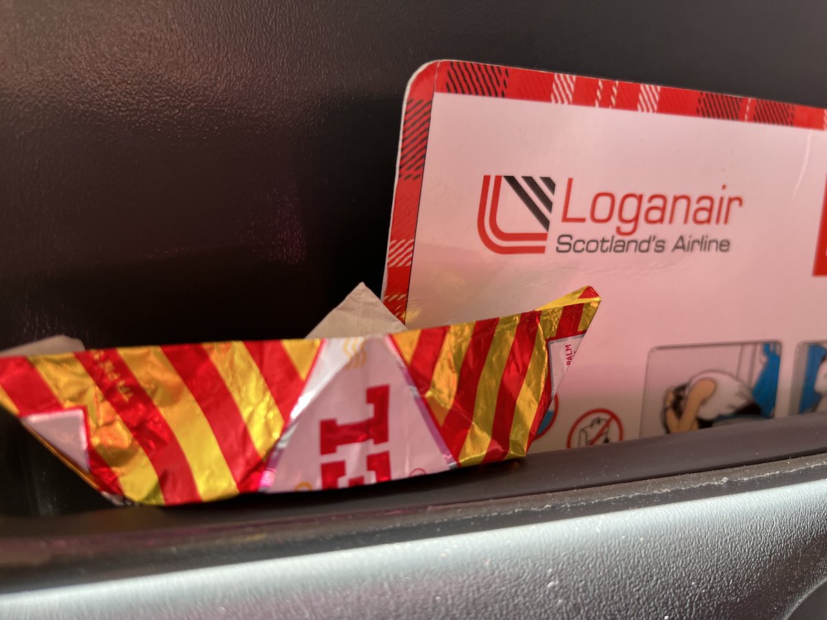 andrapat's tweet photo. 2nd Loganair flight of the day = 2nd Tunnocks caramel wafer of the day yum yum ⁦@FlyLoganair⁩ ⁦@TunnockOfficial⁩ https://t.co/BN0XgJVxwy