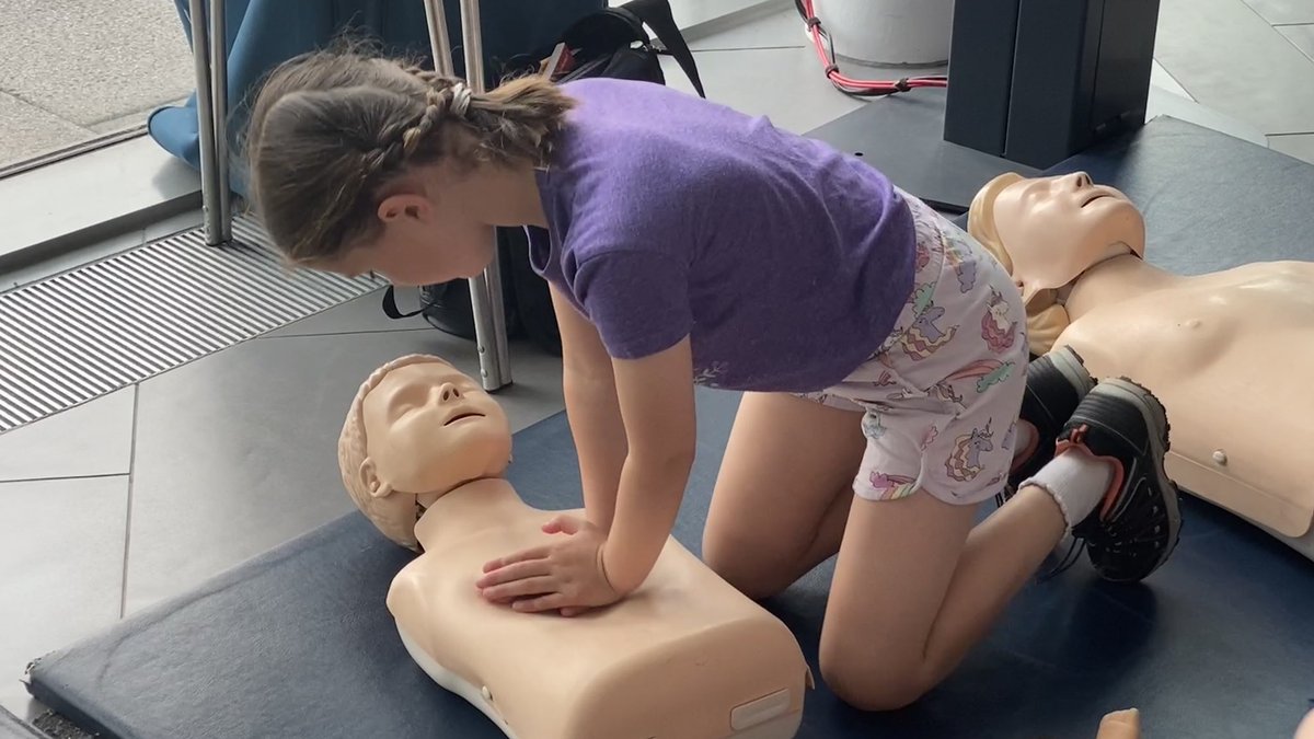 andrewthescot's tweet photo. The kids were showing just how easy it is to learn #CPR this morning with some training from @RLSSUK at Wycombe Leisure Centre. https://t.co/HmtP3pmE0L
