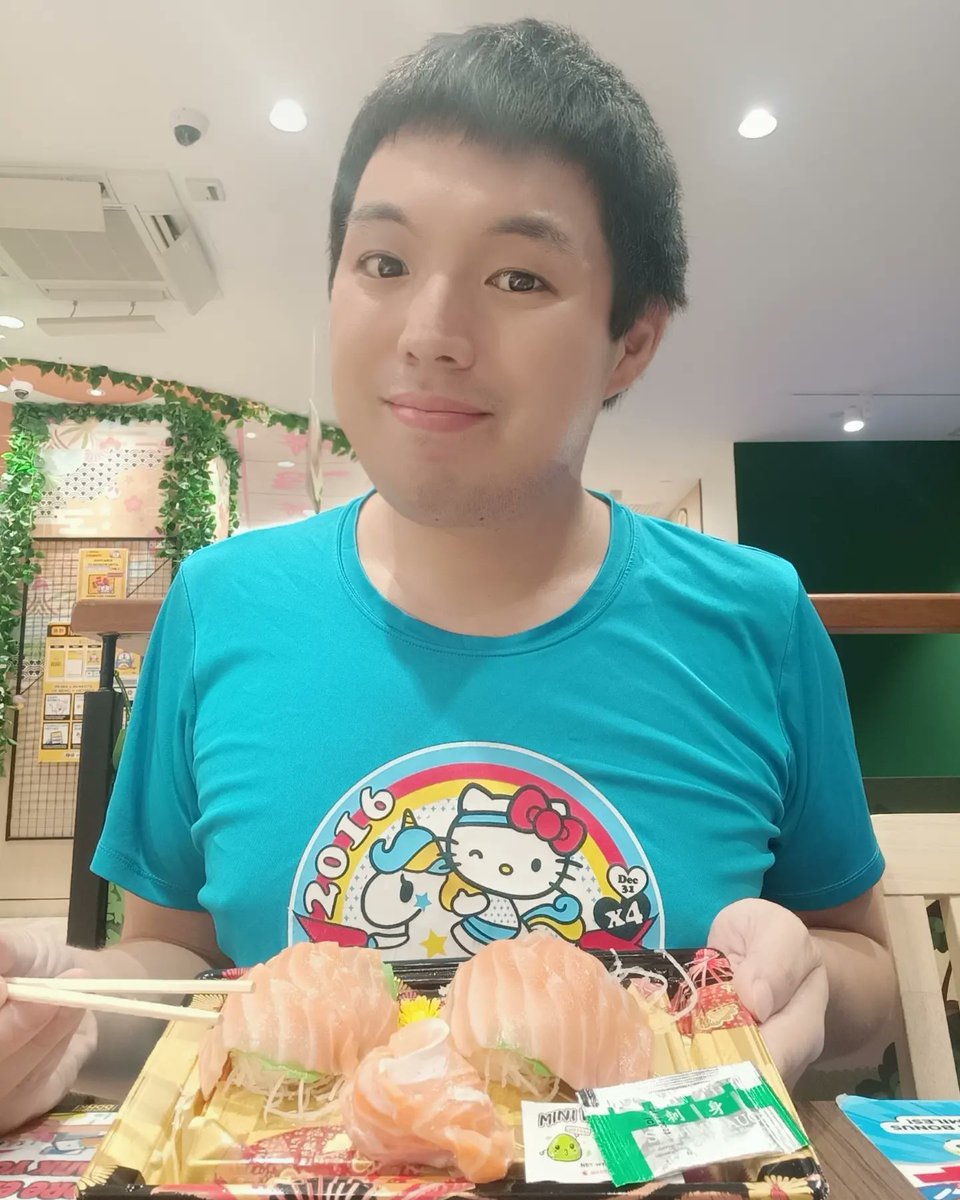 akirasunlightmy's tweet photo. いただきます😋😍🥳

KLのドンドンドンキ (ドン・キホーテ) で売ってる刺身はおいしいです。
みなさん共有してください🙏

#akirasunlight #akirahonda #akirafoodie #servicedeskagent #autism #kl #マレーシア #刺身  #サーモン刺身 #ドンドンドンキ #ドンキホーテ https://t.co/i27BH9V4E4
