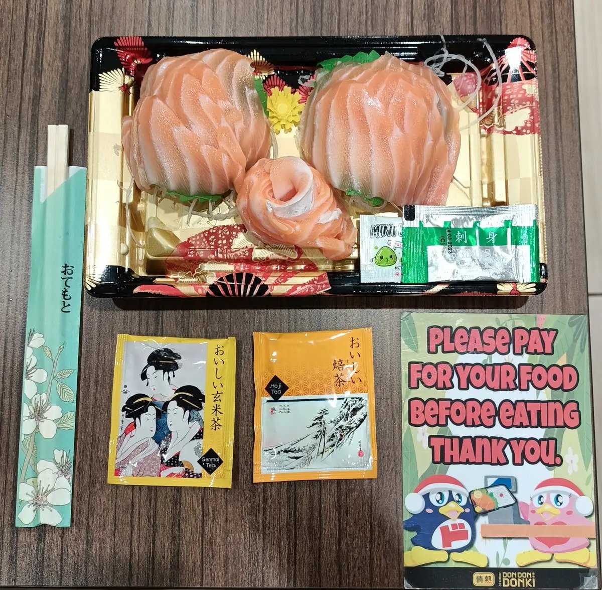akirasunlightmy's tweet photo. いただきます😋😍🥳

KLのドンドンドンキ (ドン・キホーテ) で売ってる刺身はおいしいです。
みなさん共有してください🙏

#akirasunlight #akirahonda #akirafoodie #servicedeskagent #autism #kl #マレーシア #刺身  #サーモン刺身 #ドンドンドンキ #ドンキホーテ https://t.co/i27BH9V4E4
