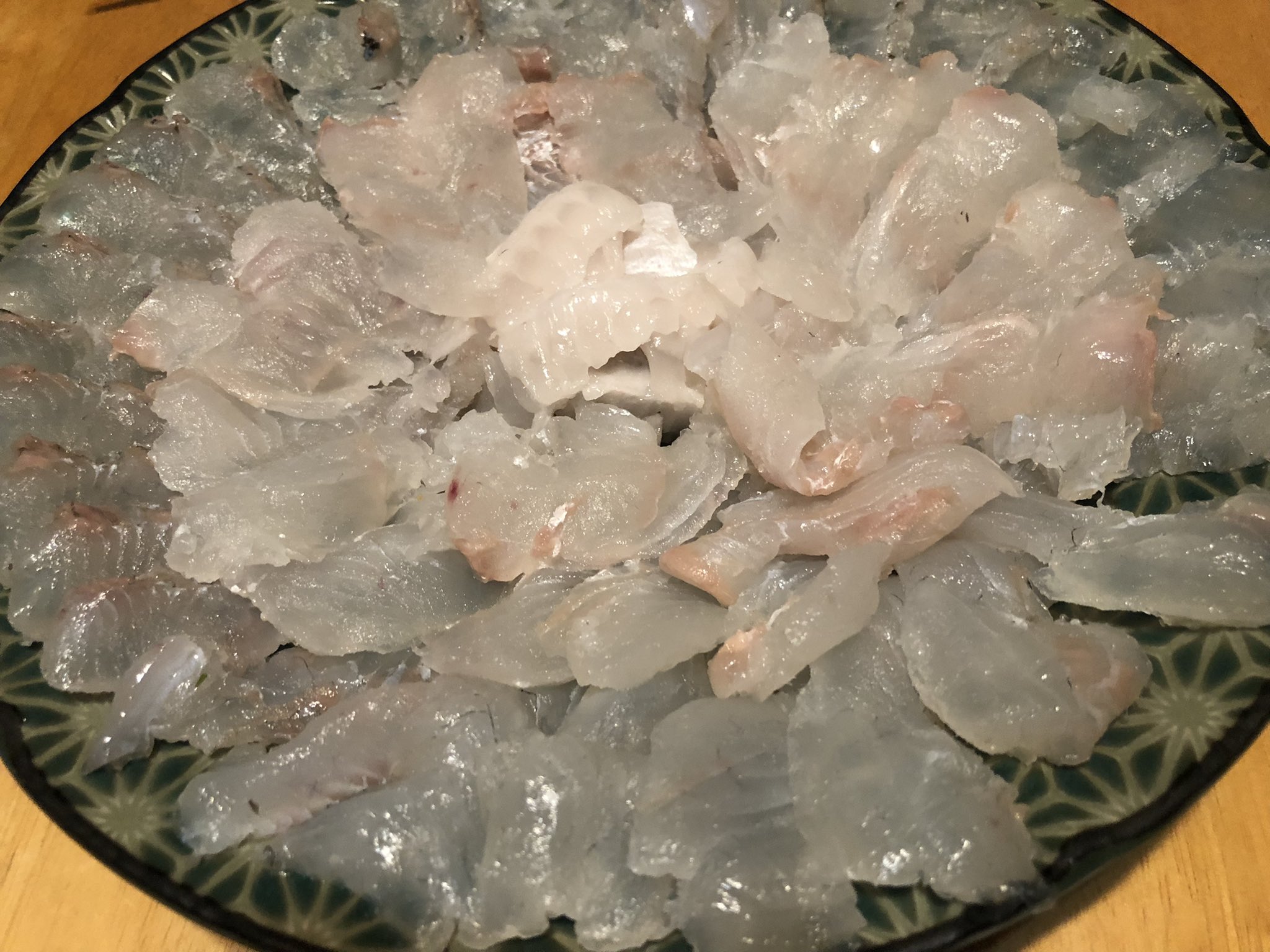 さば 今日も夫氏が安く買ってきたヒラメを捌いてくれてお腹いっぱいヒラメの刺身 写真の真ん中辺はエンガワです 満足 T Co Latcto8kht Twitter さば 今日も夫氏が安く買ってきたヒラメを捌いてくれてお腹いっぱいヒラメの刺身 写真の真ん中辺はエンガワです 満足 T Co Latcto8kht Twitter
