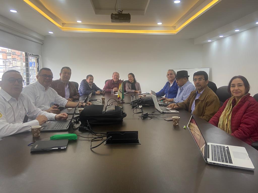 PFendidoc's tweet photo. Culminó Junta Nacional @PFendidoc con definición marco programático operativo para fortalecimiento nacional, relacionamiento intersindical, actualización estatutaria y de gestión respaldo representación nacional en actual coyuntura
Unidad en el propósito, defensa del estamento !! https://t.co/vDKEdml8V6
