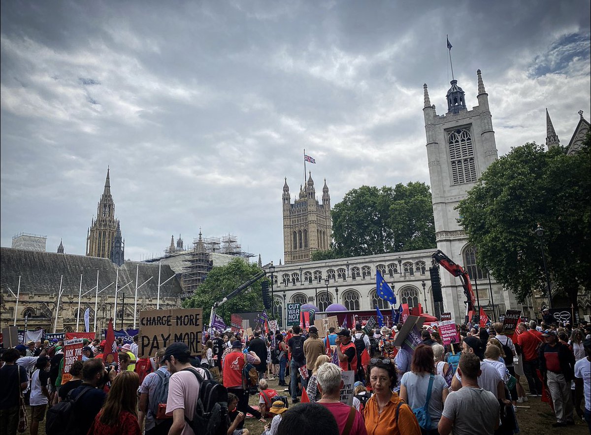 metecoban92's tweet photo. Working people deserve better than poverty wages and insecure working conditions. 

I'm marching with @UnisonTheUnion today to #DemandBetter ✊🏼✊🏾 https://t.co/ilsbgdzwxi
