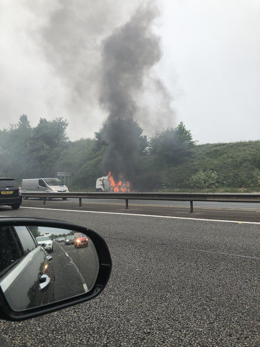jonathanwcorry's tweet photo. #m40 southbound carriageway north of stokenchurch - delays due to ford transit van on fire #traffic #trafficdelays #oxfordshire #m40 #ukhighways #travel #nationalhighways https://t.co/EGUjFjzpnr