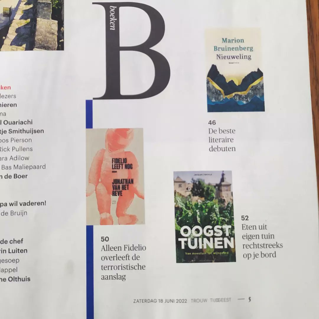 Marion1410's tweet photo. Volgens @trouw heb ik een van de beste debuten van 2022 geschreven, dus ik neem zo een vreugdeduik in het eerste water dat ik tegenkom. https://t.co/SOSaYkmUkk
