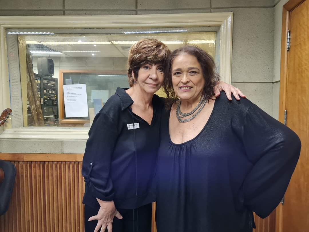 ClarisseGrova's tweet photo. Estreia do Vem Cantar Comigo @radioroquette com @sandracmpera https://t.co/4Zjd8nDhQh