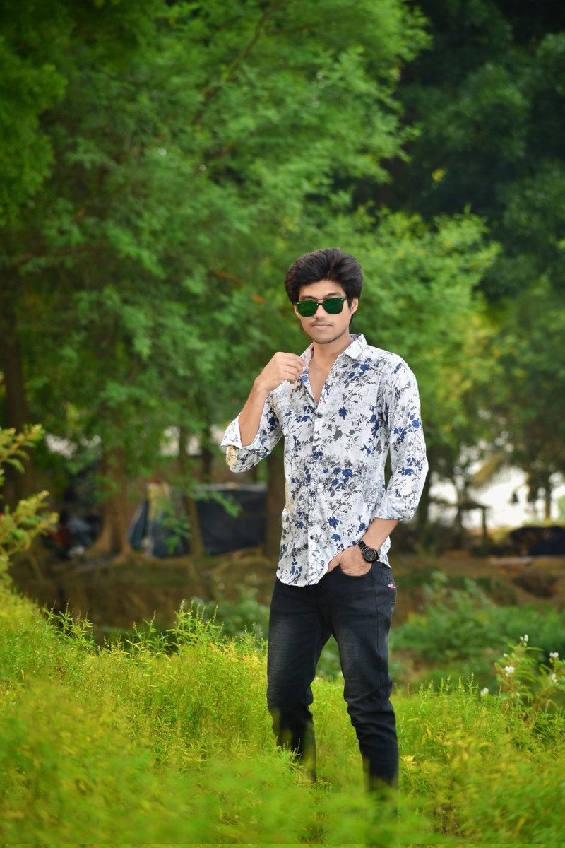 পৃথিবীর lucky মানুষগুলোই শুধু দুঃখকে নিয়ে বিলাসিতা করতে পারে।