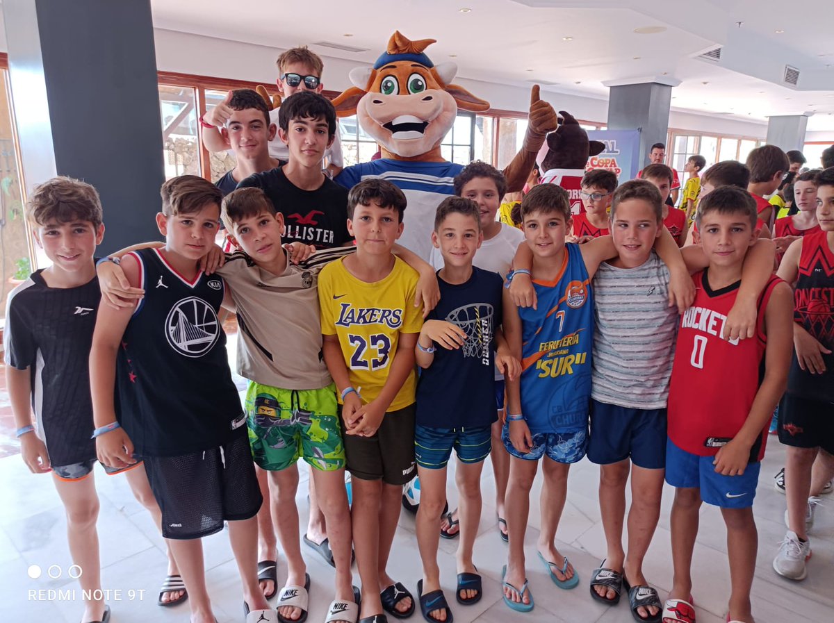 CBChurriana's tweet photo. 📢💣Nuestro mini @ferreteriachurriana ya se encuentra en #sanfernando para disputar la final de la #9copacovap como campeón granadino.
Esta tarde nos enfrentamos a @EdmBaloncesto
¡suerte y a por todas campeones!

@CopaCOVAP
#cbchurriana 
#minicrackschurriana 
#movimientonaranja https://t.co/pkCNLmXynx