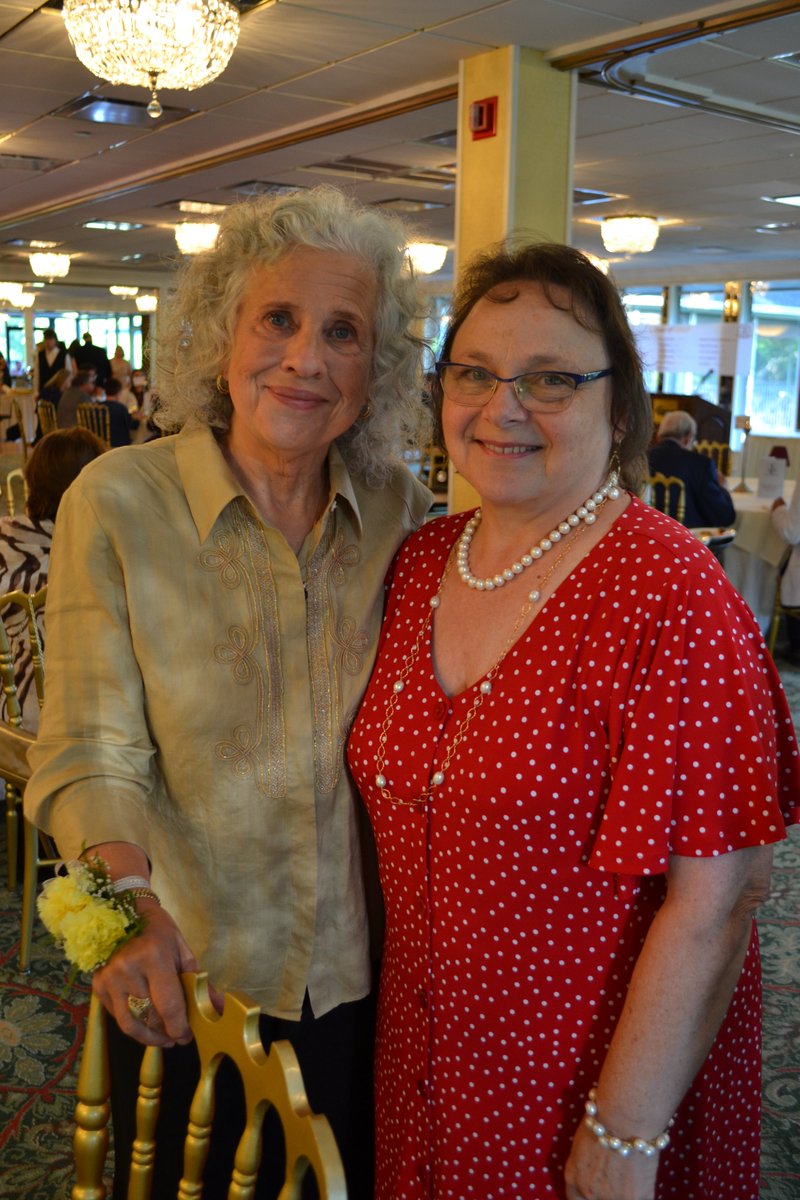 ArlingtonTeach1's tweet photo. Last night we enjoyed our first recognition dinner since 2018. Congratulations to all of the retirees and tenure recipients of the last three years, and thank you to Lara Ivchenko for these great photos! More will be up on our website and in our newsletter soon. https://t.co/gEgwRuPN4o