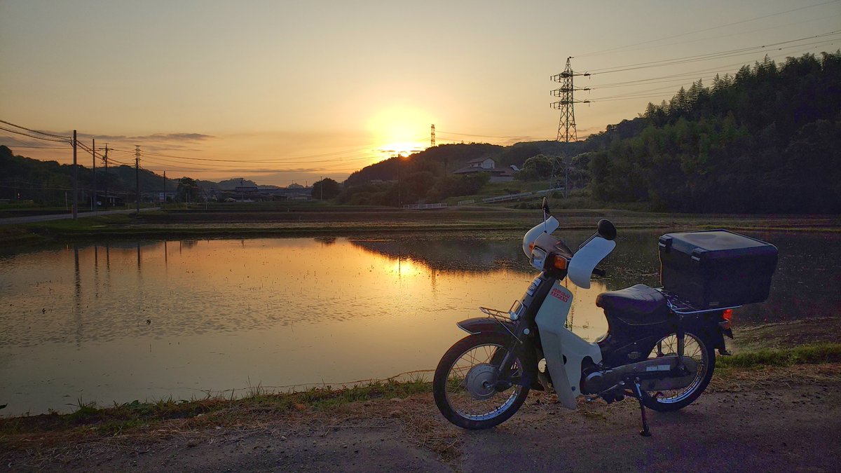 Cub_Champloo's tweet photo. 名前：ひろ
年齢：まだ20代
住み：愛知県雨の城下
車種：丸目c50カブ＆角目HA02カブ90等々
足つき：つま先立ち
好き：酷険廃道、オイルと排気の香ばしい香りと味わい深い珈琲と日本酒のハーモニー
嫌い：花粉黄砂
ひと言：プレスカブはいいぞ
#バイク乗りとして自己紹介
#スーパーカブ https://t.co/YeJwEoJa4E