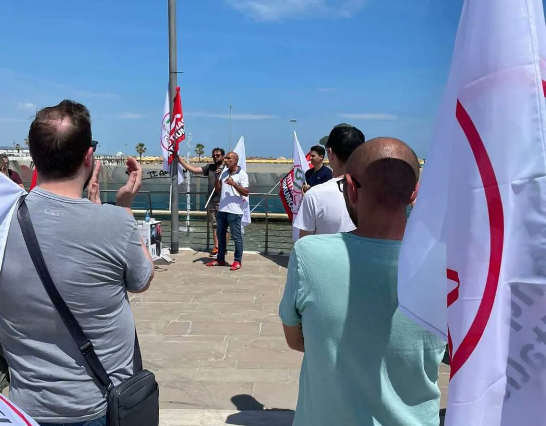 riconquistareIT's tweet photo. Firenze, Pescara, Genova e Trento... Riconquistate stamattina! 🇮🇹

Alle 16.30 saremo in diretta da Piazza Santi Apostoli a Roma dove interverrà il Presidente Stefano D'Andrea. https://t.co/VCVTb1ZXRx