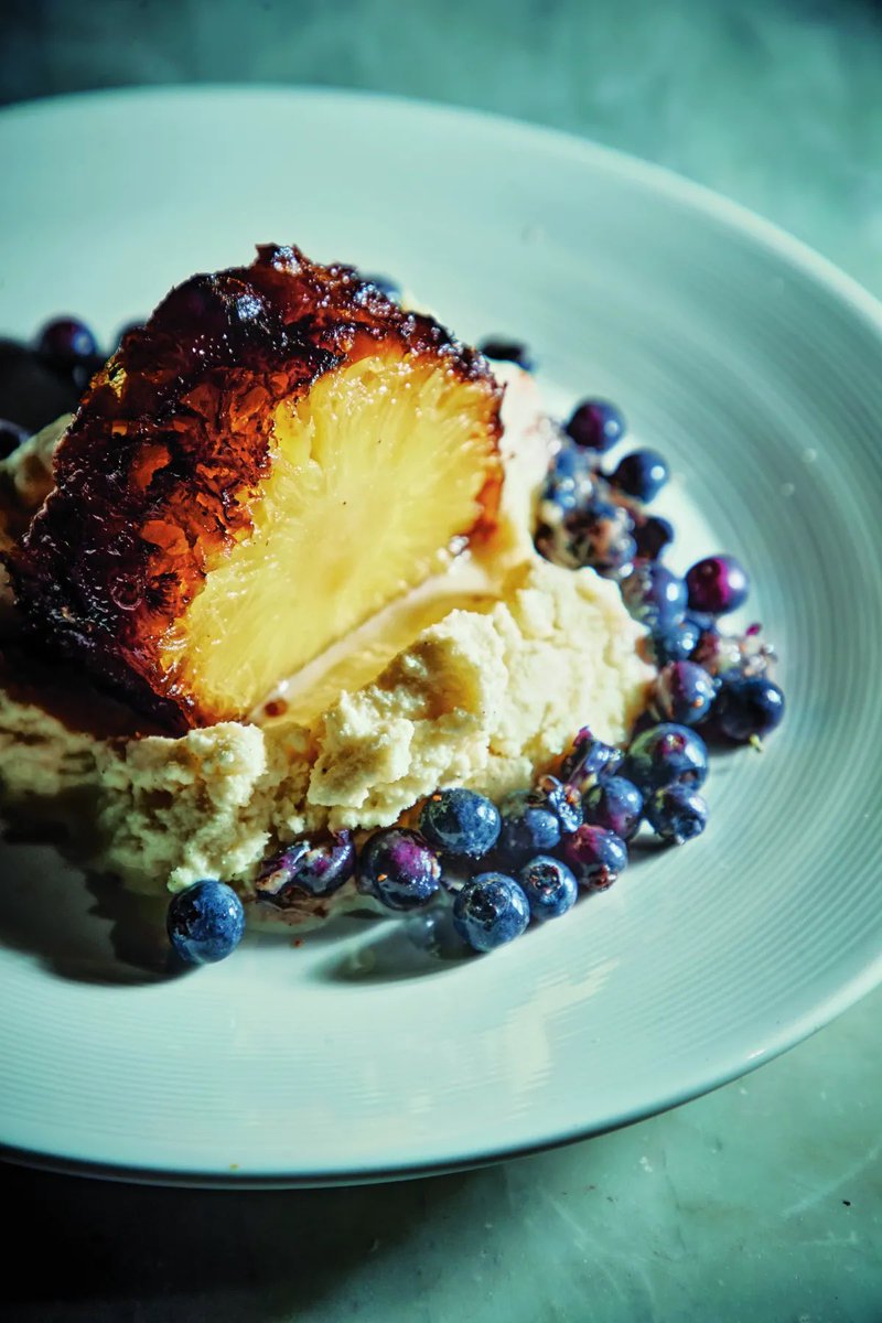 Coolfooddude's tweet photo. Pineapples—just like a rib roast—can cook for a long time in the oven or on a grill and obtain lovely results. https://t.co/SqVU1JsD6F @Francisjmallman #greenfire #vegetarian #roastedpineapple #pineapplerecipes https://t.co/fMRNVcDmmG