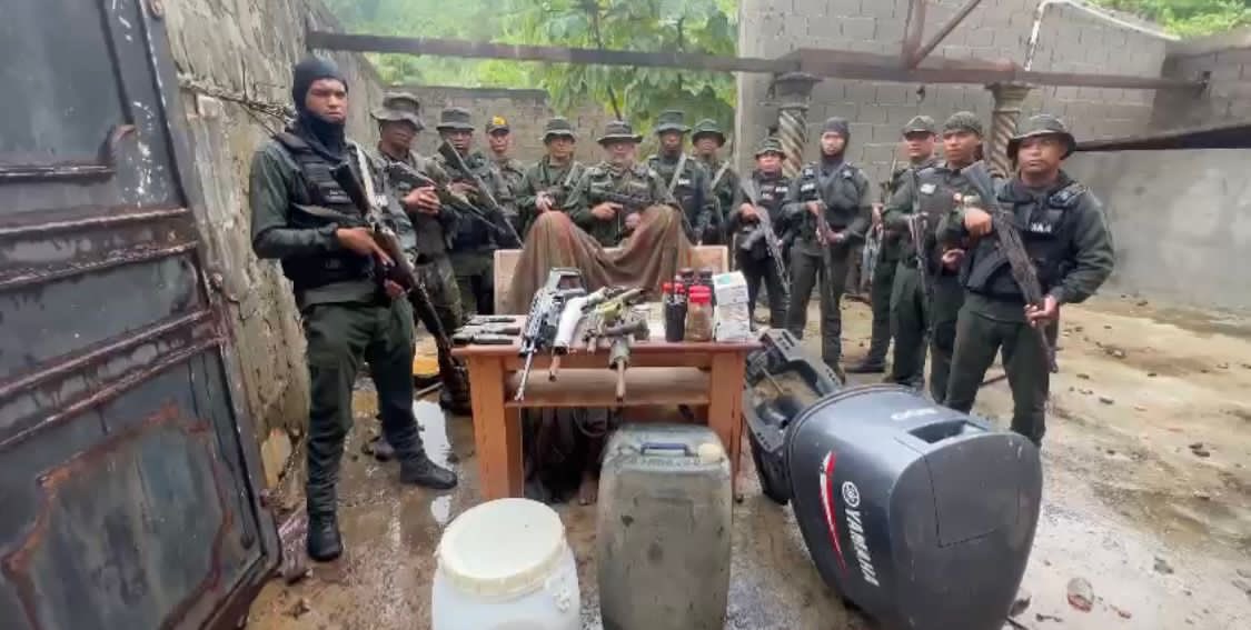 Operación Cacique Cayaurima. FANB patrulla las costas y realiza desembarcos de escudriñamiento para rastrear grupos invasores asociados a los TANCOL, quienes buscan azotar y ponen en zozobra el libre tránsito de las embarcaciones a lo largo de la costa oriental del país.