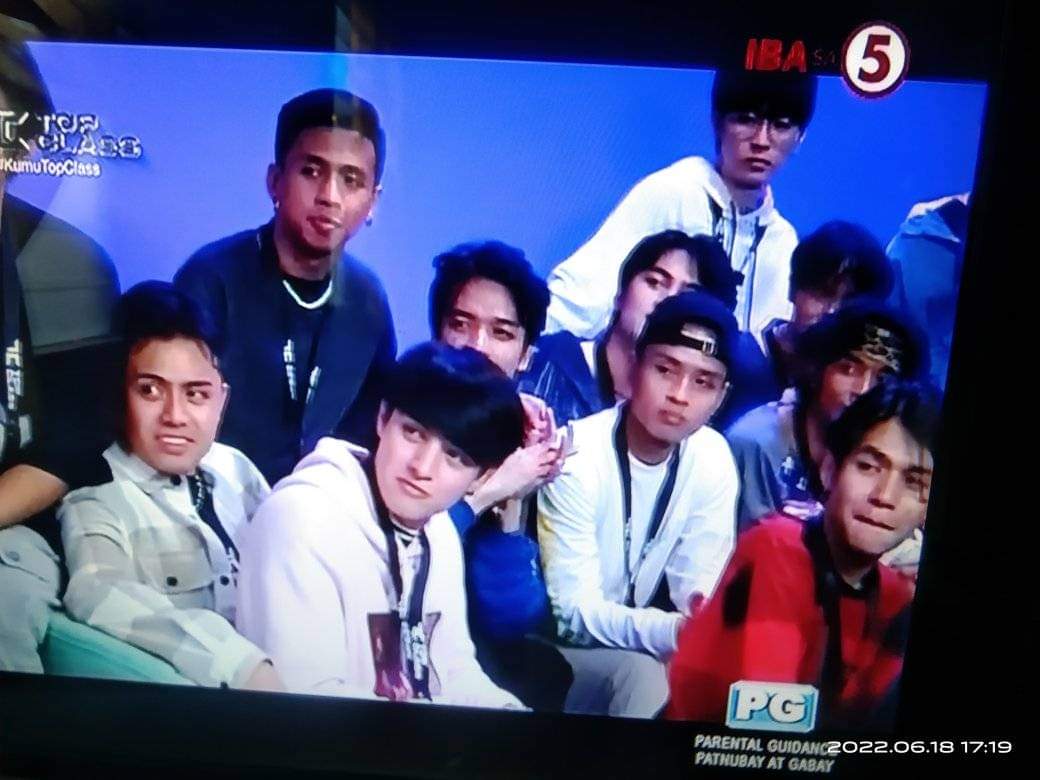 _jenie_k's tweet photo. The first episode is so.....nakakakilig haha🥹Bawat labas mo sa screen eh napapatili ako🙈 Huhu pero jung naiyak ka, ang igop mo pa rin nun😭pano mo yun nagagawa ha??😭 ILYSM always🥰Saranghae daddy namin😹😻🙌 @kim_huat1702
#topclass_kim
#kimhuatng
#TopClassDay1 
#TopClassTV5 https://t.co/8Yk3gCBkO0
