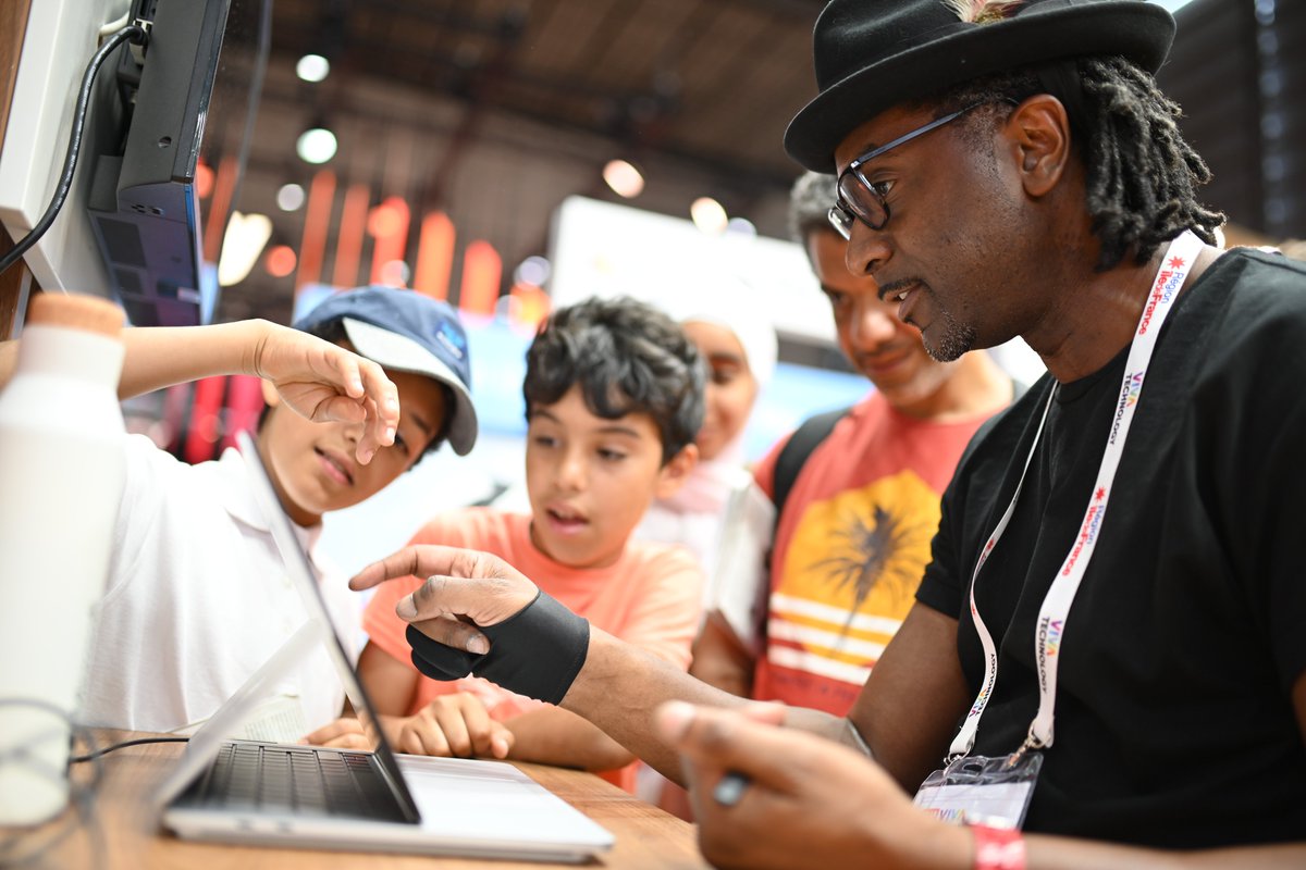 microsoftfrance's tweet photo. 🔐 La #cybersécurité concerne tous les individus mais la méconnaissance de ce sujet est encore forte. Rendez-vous sur notre stand #VivaTech pour un atelier cybersécurité et pour vous présenter le kit pédagogique du sujet #VivaMS ⬇️ https://t.co/TMPe4xAlBG