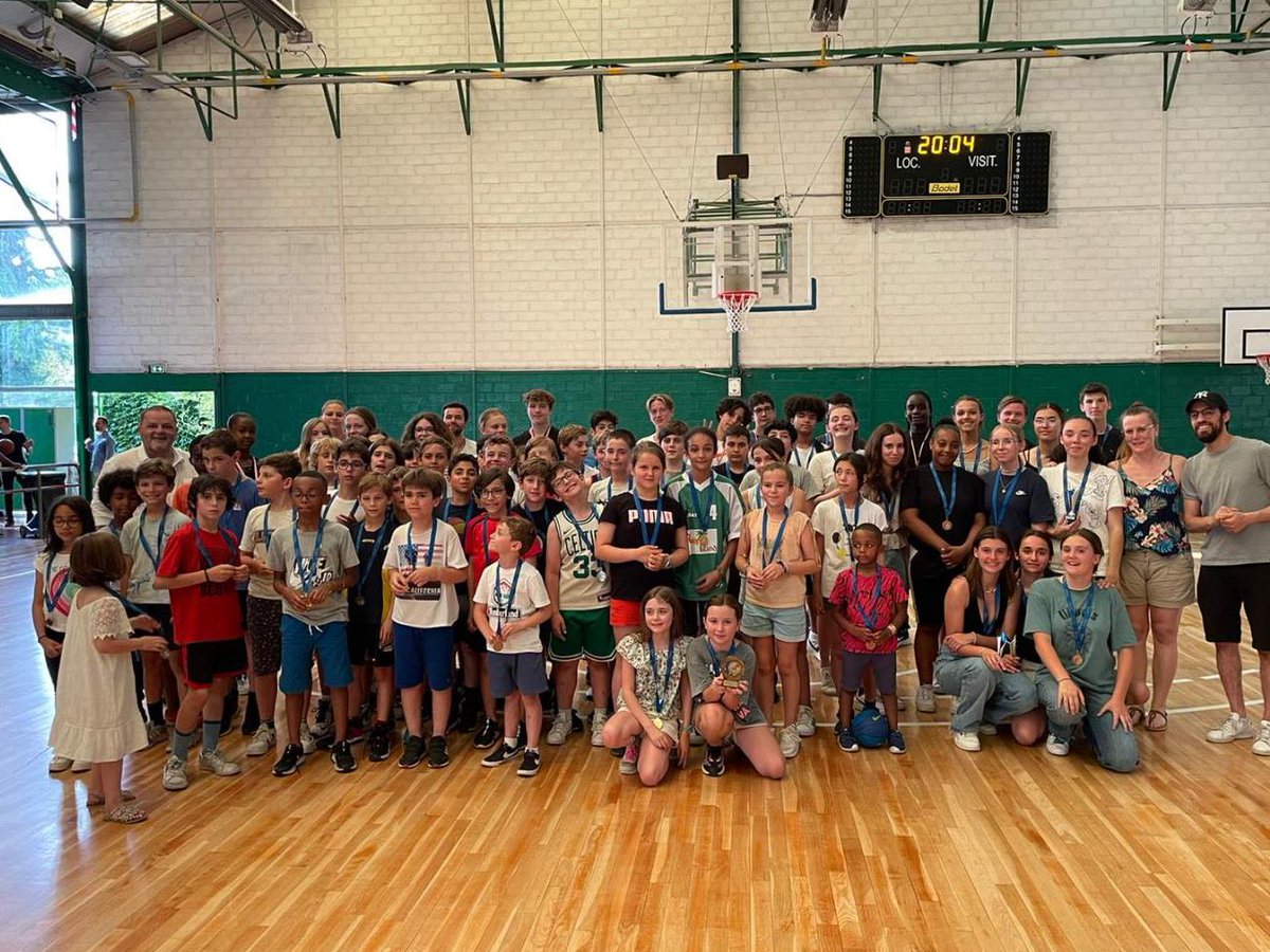 PhilippeSceaux's tweet photo. Fête du club de #basket #asasceaux pour clôturer une année sportive riche en événements et rebondissements ! Petits et grands reçoivent leurs récompenses avec en ligne de mire notre équipe première qui fait la joie de tous ! #nf1 #sceaux https://t.co/p0i8ATUEAq