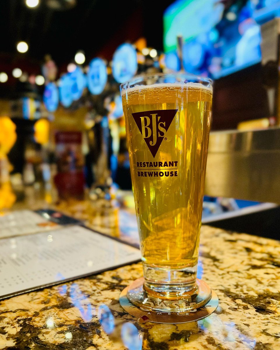 FlorenceMall's tweet photo. Father’s Day is tomorrow!  We can't think of a better way to say "thanks, Dad" than by giving him a cold glass of beer at BJ’s Brewhouse &amp; Restaurant. 🍻 📷: alwayshungryinhenderson https://t.co/SdL9gYOt5T
