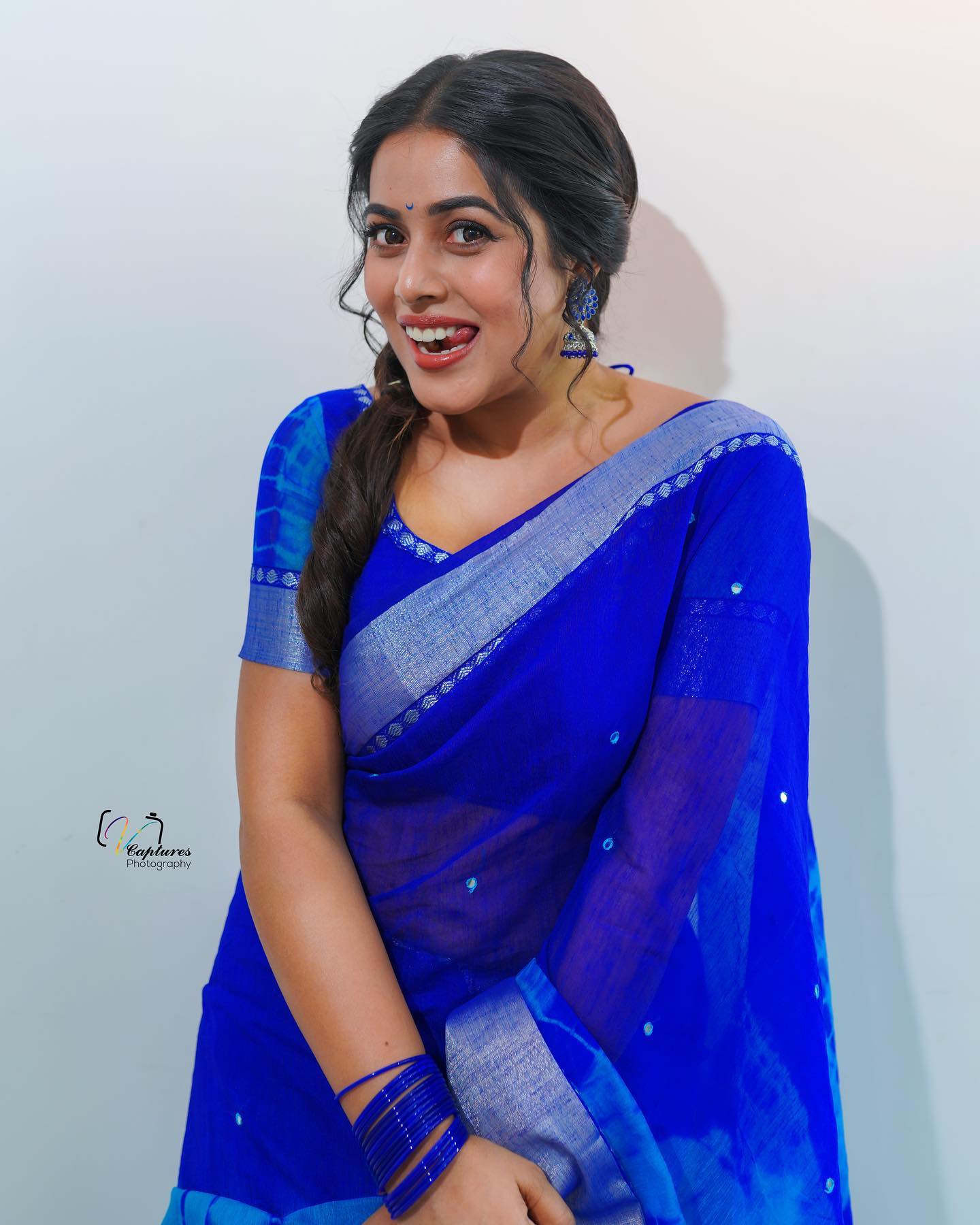 Hot Poorna Shamna Kasim latest Mallu Aunty collections | iiQ8