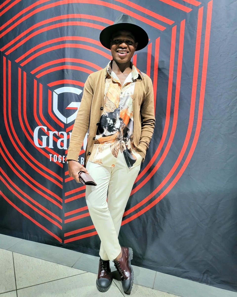KgaboSerakalala's tweet photo. Dumelang
👔👖 @ke_mopedi
Styled:by kgabothestylist @kgaboserakalala__artist
Hats: @kgaboserakalala__artist
📸 inmusic
@012_lifestyle_brooklyn
#Mabaka #mohalalediboy #keyenafela #chabangbohale #kgabothestylist #inmusicartist https://t.co/fjl7xbXEcK