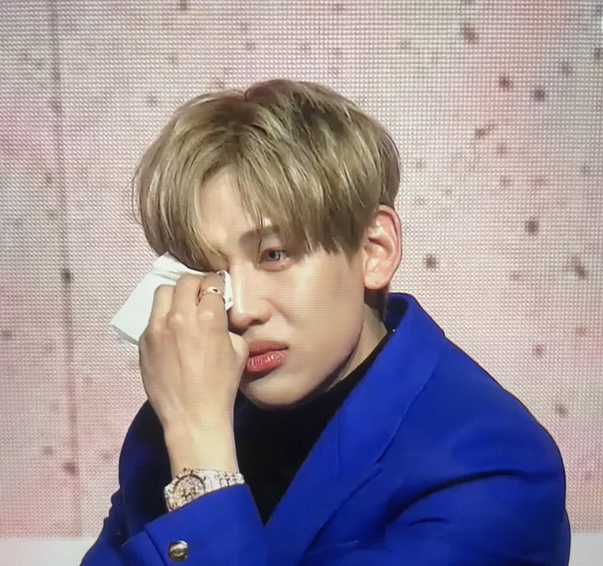 gifzyMT93's tweet photo. @BamBam1A Baby don’t cry 😭 https://t.co/g8Nwckdlbh