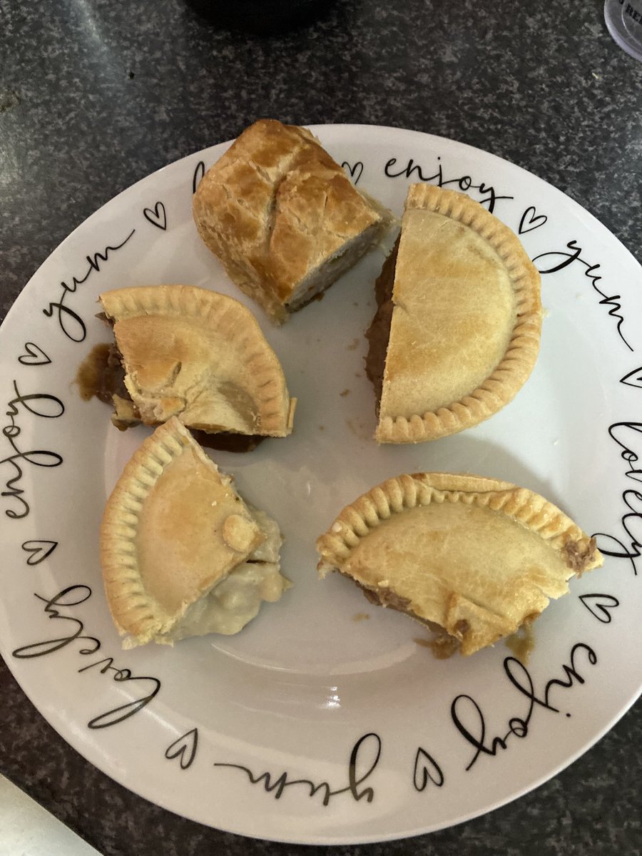 Baldie74's tweet photo. So what do Wiganers do when they have no Football on a Saturday …. Time for a Pie tasting buffet from @Topiefor1 🥧👍
Steak and Ale, Meat and Potato, Peppercorn Steak, Chicken and Mushroom and a Salt and Pepper Chicken roll 💙🤍
#wafc #Believe #topiefor https://t.co/dNgwd1Eb18