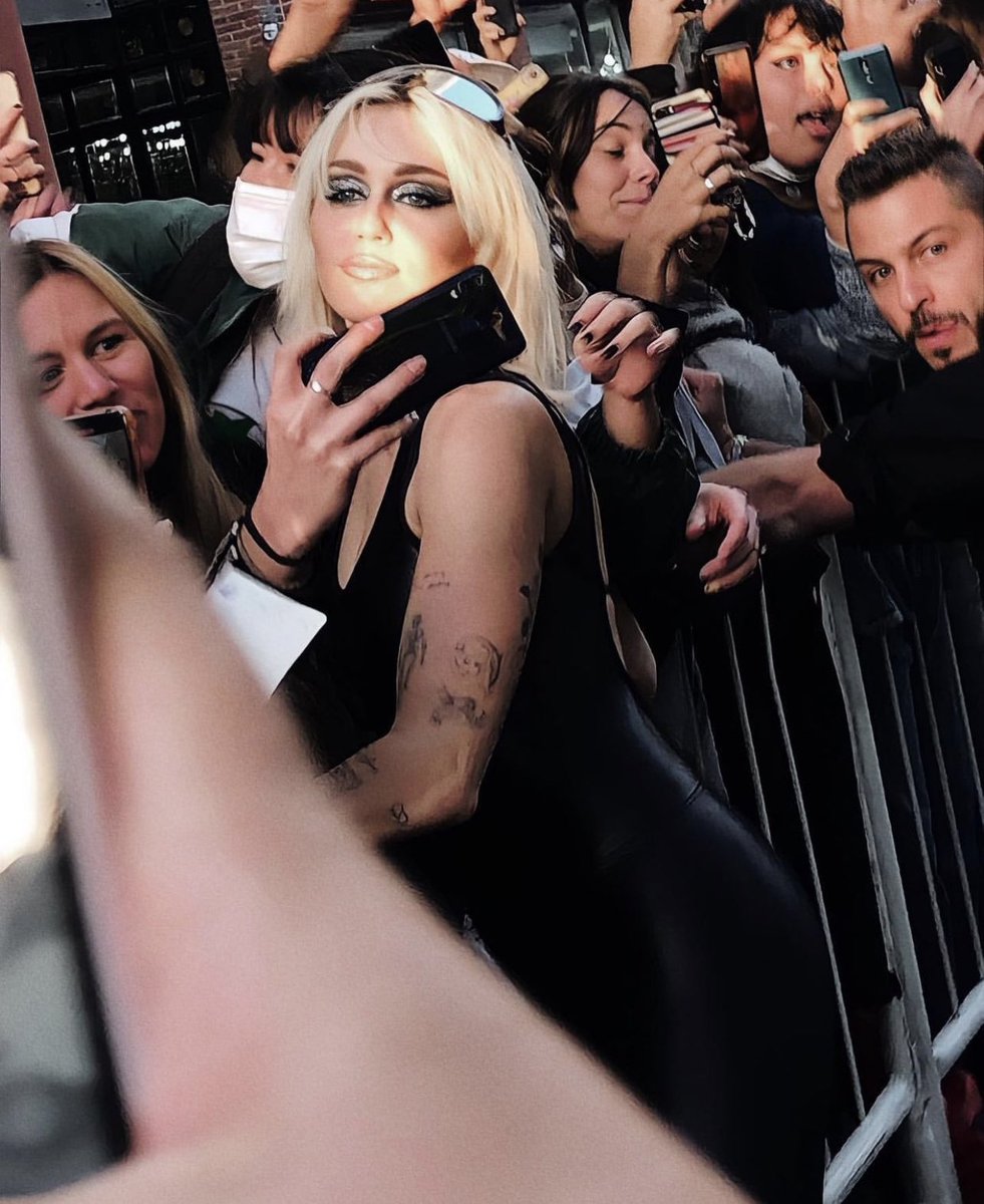 MileyEdition's tweet photo. Miley Cyrus in Argentina was a moment https://t.co/Vc6eUFulmg