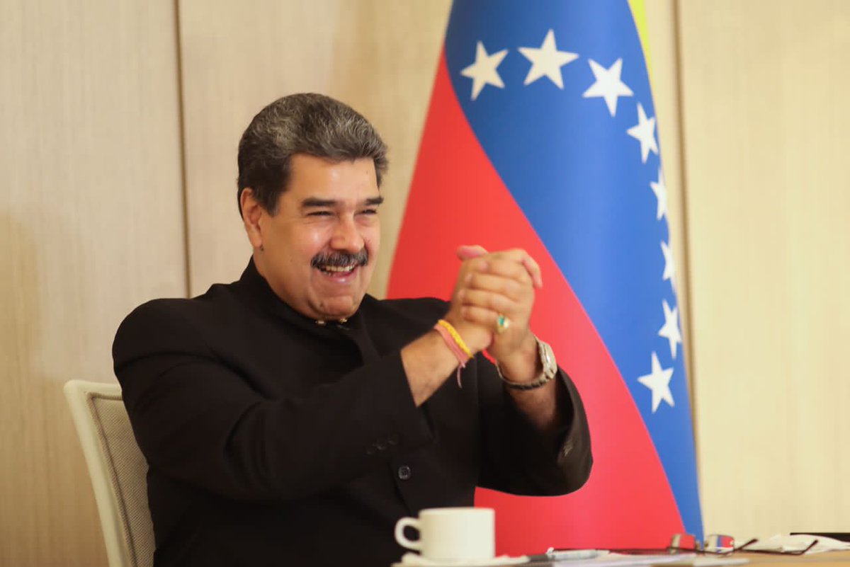 RioCrecido_ven's tweet photo. Gracias a Dios 👏👏👏👏

Después de una gira por seis países árabes, nuestro presidente obrero @NicolasMaduro regresa a la tierra de Bolívar y Chávez con buenas noticias para el pueblo venezolano. 

#MaduroRegresaVictorioso https://t.co/C7EtHGQ3yU