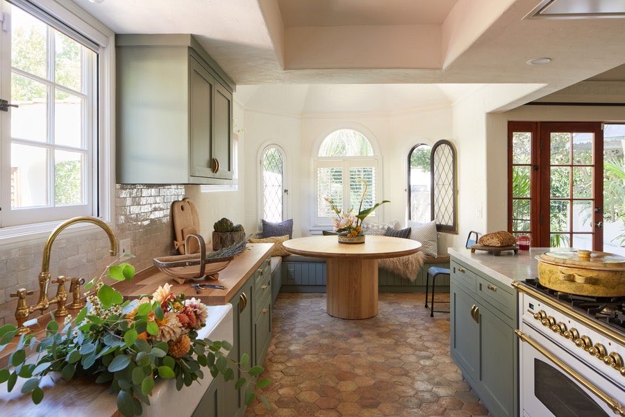 jacquemusx's tweet photo. I’m so in love with Nina Dobrev’s kitchen https://t.co/bSErYlXImN
