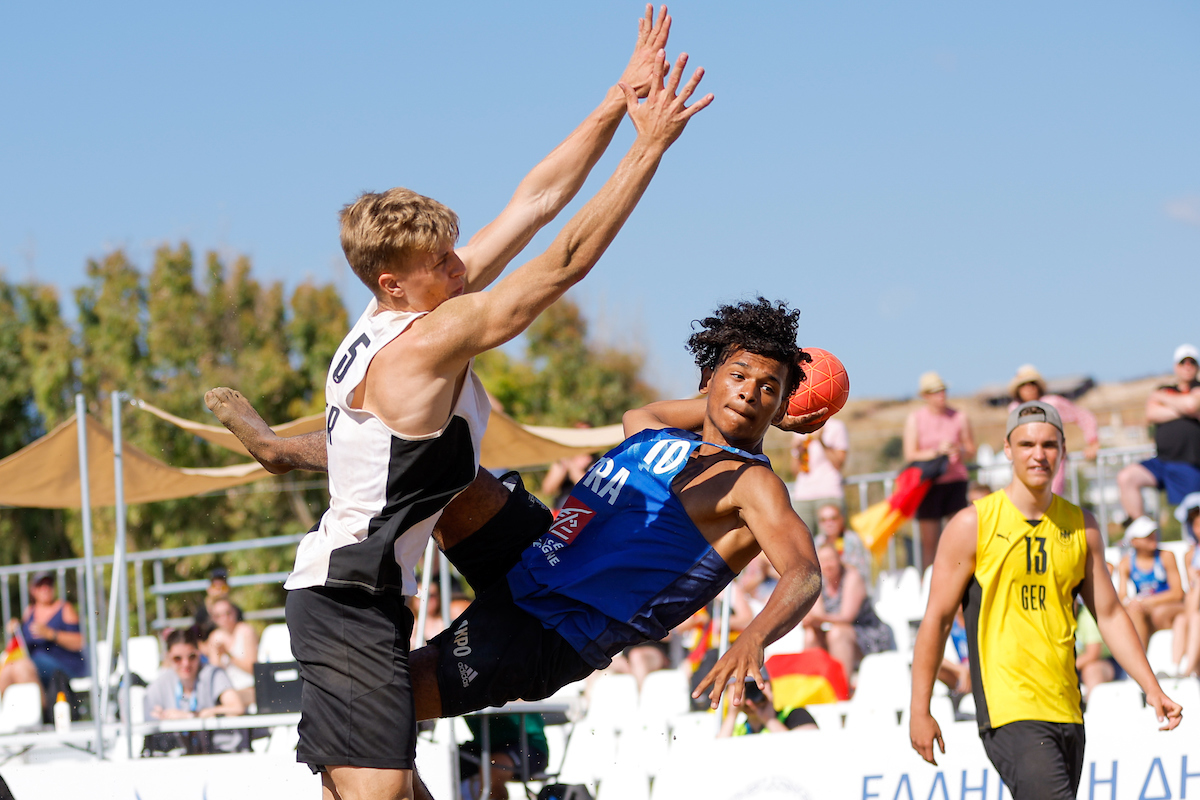 ihfhandball's tweet photo. After a thrilling quarter-finals, we can now announce the top four teams of the 2022 IHF Men's Youth Beach Handball World Championship in Greece 🔥 

Let's get ready for the semi-finals! 🤜🏽🤛🏽

🇭🇷 Croatia 🆚 France 🇫🇷
🇧🇷 Brazil 🆚 Iran 🇮🇷 https://t.co/iYrrDqZwN6