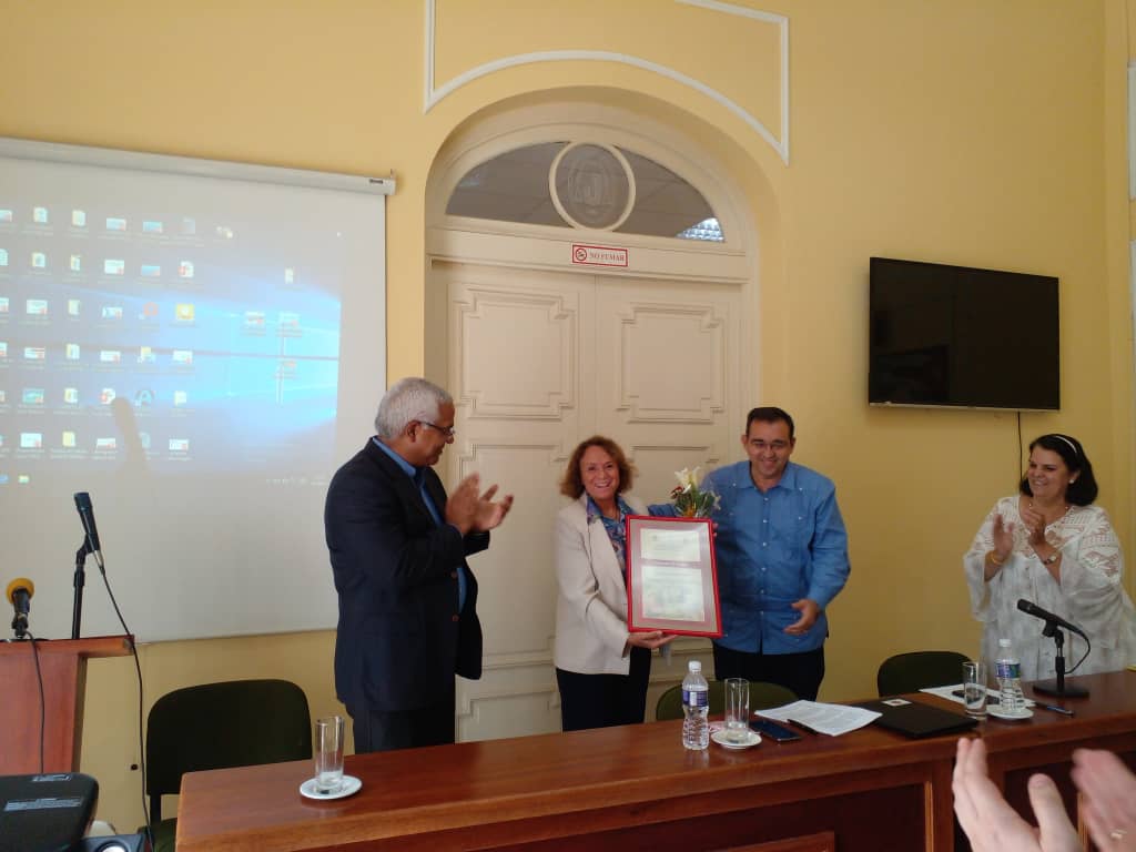 Oscar_CubaTSP's tweet photo. Concluyó XVIII Jornada Internacional del Notariado. Excelentes debates de alto rigor científico. Profesionales comprometidos con el cumplimento de las nuevas leyes del país, el Proyecto del Código de las Familias y brindar servicios de calidad para reforzar la seguridad jurídica. https://t.co/DIv4A0wPXr
